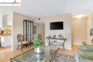 Photo #6: 41025032 Listing 