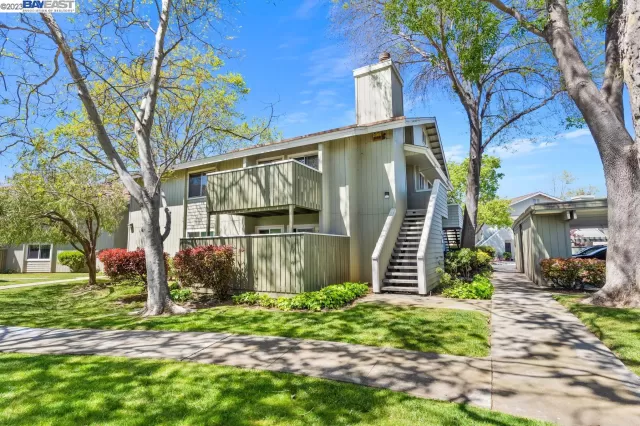 MLS: 41025086 Condo For Sale