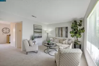 Photo #2: 41025152 Listing