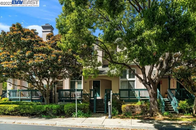 MLS: 41025228 Condo For Sale