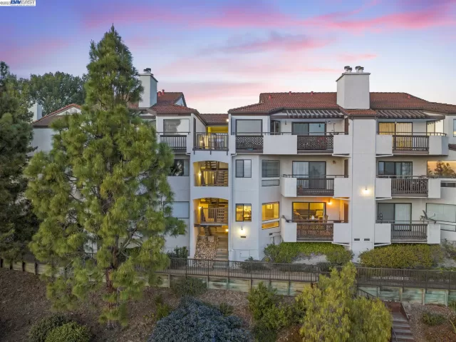 MLS: 41025391 Condo For Sale