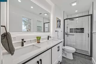 Photo #1: 41025431 Listing 