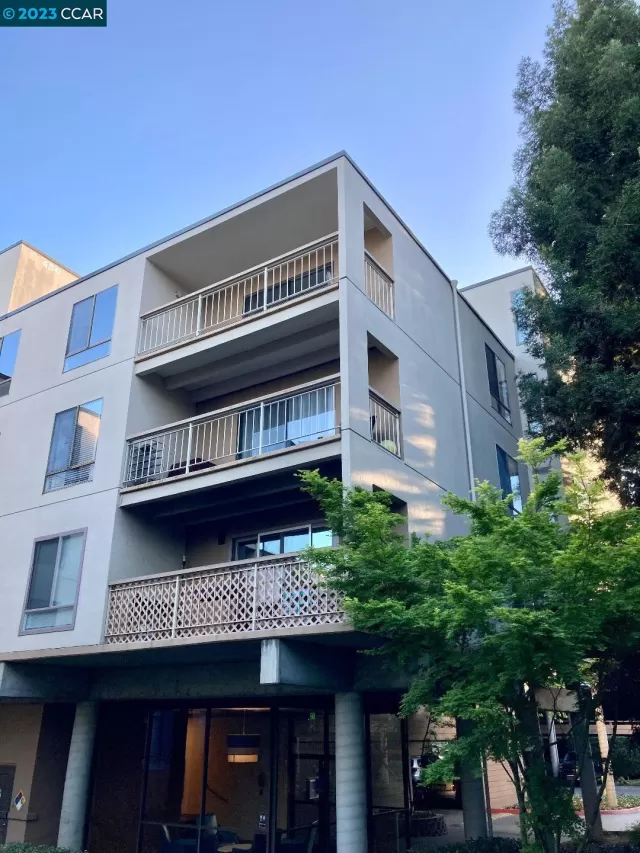 MLS: 41025437 Condo For Sale