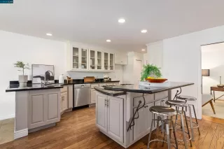 Photo #2: 41025579 Listing 