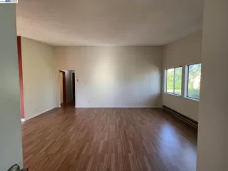 Photo #2: 41025586 Listing