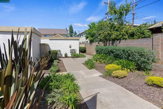 MLS: 41025611 Condo For Sale