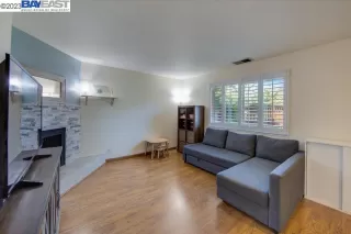 Photo #3: 41025643 Listing