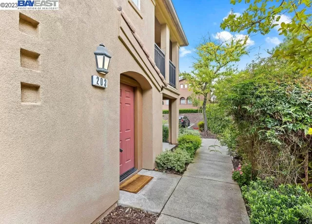 MLS: 41025662 Condo For Sale