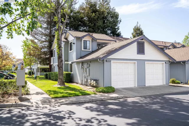 MLS: 41025883 Condo For Sale