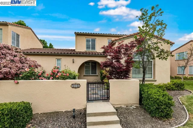 MLS: 41026018 Condo For Sale