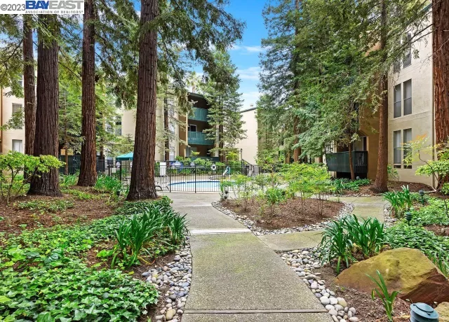 MLS: 41026132 Condo For Sale