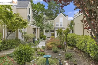 Click for more information on MLS # 41026156 : 265 KINGSTON WAY More Details about MLS # 41026156 : 265 KINGSTON WAY