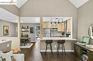 Photo #2: 41026156 Listing