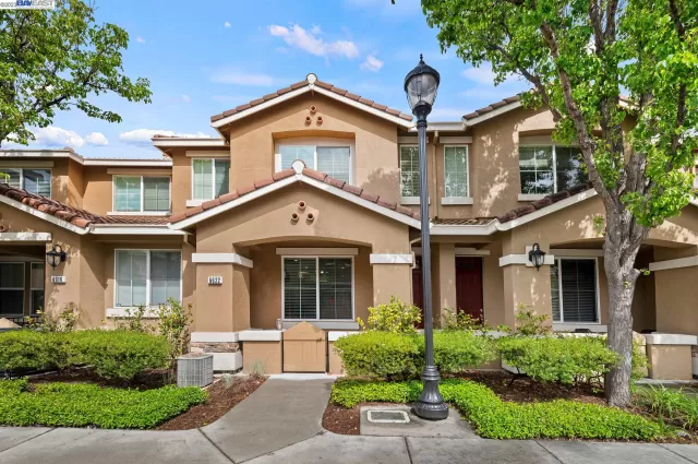 MLS: 41026180 Condo For Sale