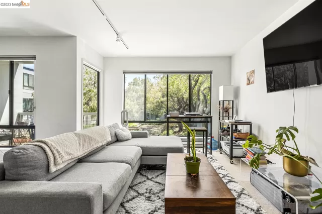 MLS: 41026304 Condo For Sale