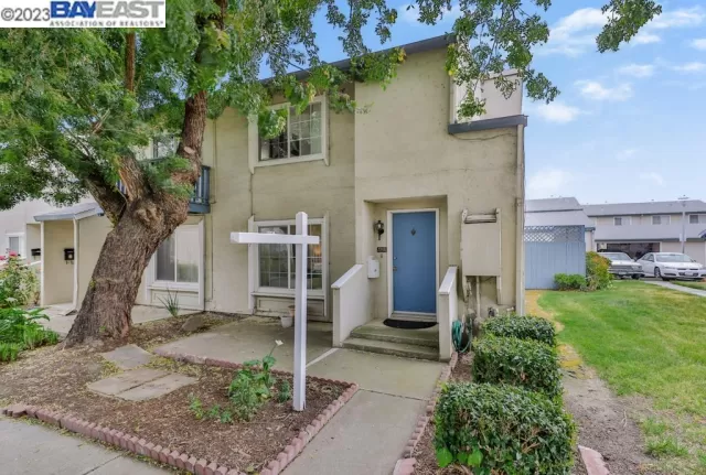 MLS: 41026328 Condo For Sale