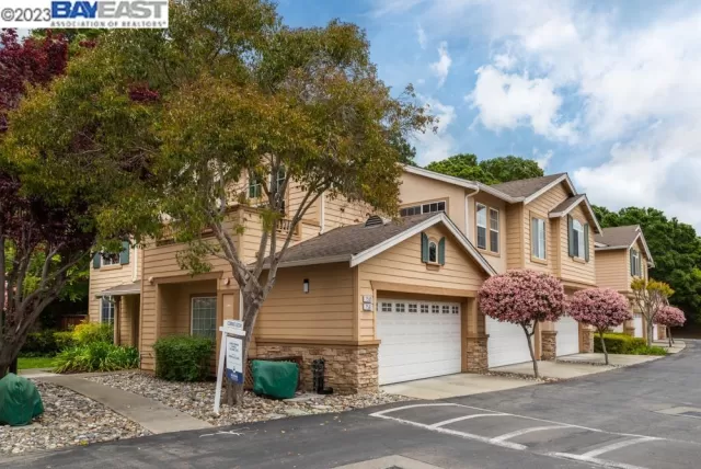 MLS: 41026337 Condo For Sale