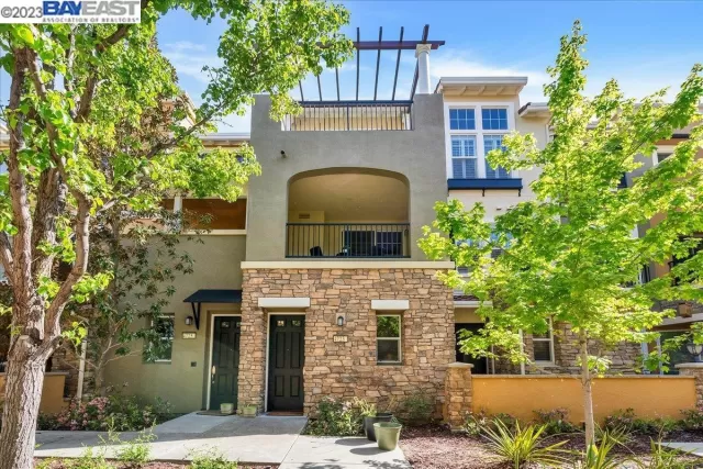 MLS: 41026423 Condo For Sale