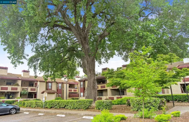 MLS: 41026664 Condo For Sale