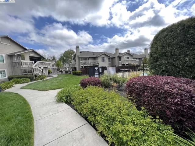 MLS: 41026748 Condo For Sale