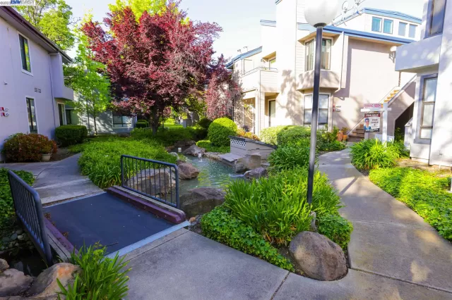 MLS: 41026773 Condo For Sale