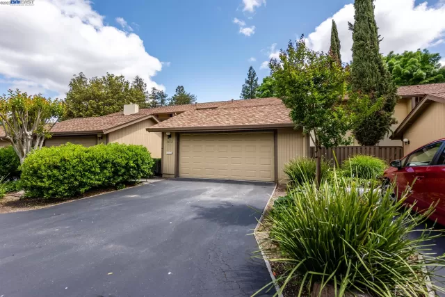 MLS: 41026870 Condo For Sale