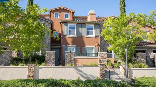 MLS: 41026896 Condo For Sale