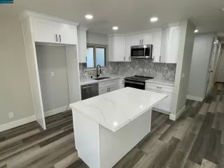 Photo #2: 41027006 Listing