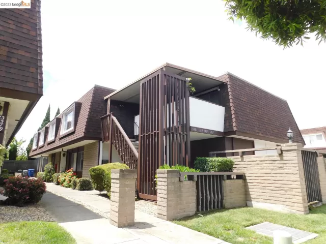 MLS: 41027109 Condo For Sale