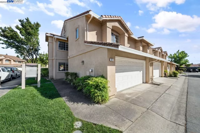 MLS: 41027204 Condo For Sale
