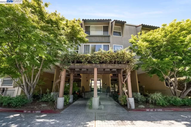 MLS: 41027340 Condo For Sale