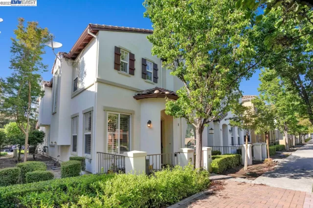 MLS: 41027348 Condo For Sale