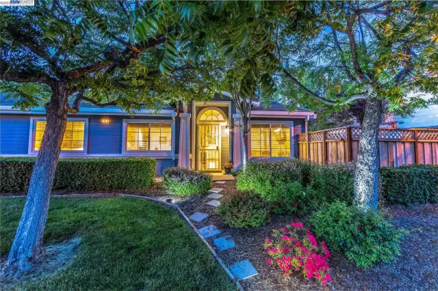 MLS: 41027381 Condo For Sale