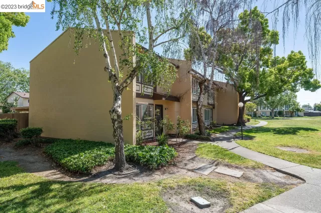 MLS: 41027474 Condo For Sale