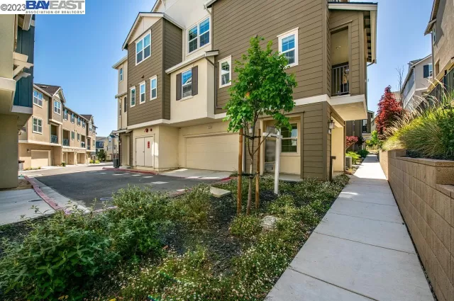 MLS: 41027548 Condo For Sale