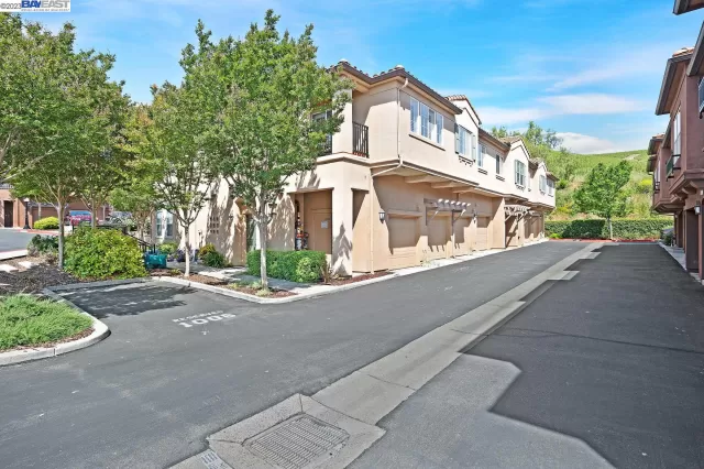 MLS: 41027633 Condo For Sale