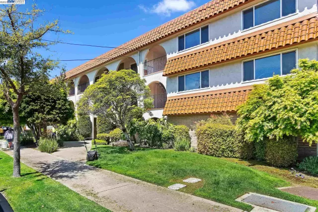 MLS: 41027682 Condo For Sale