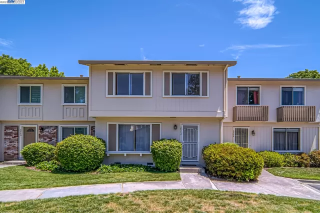 MLS: 41027718 Condo For Sale