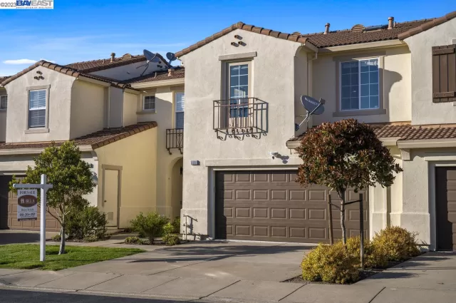 MLS: 41027740 Condo For Sale