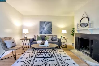 Photo #2: 41028002 Listing