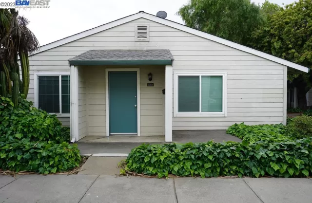 MLS: 41028037 Condo For Sale