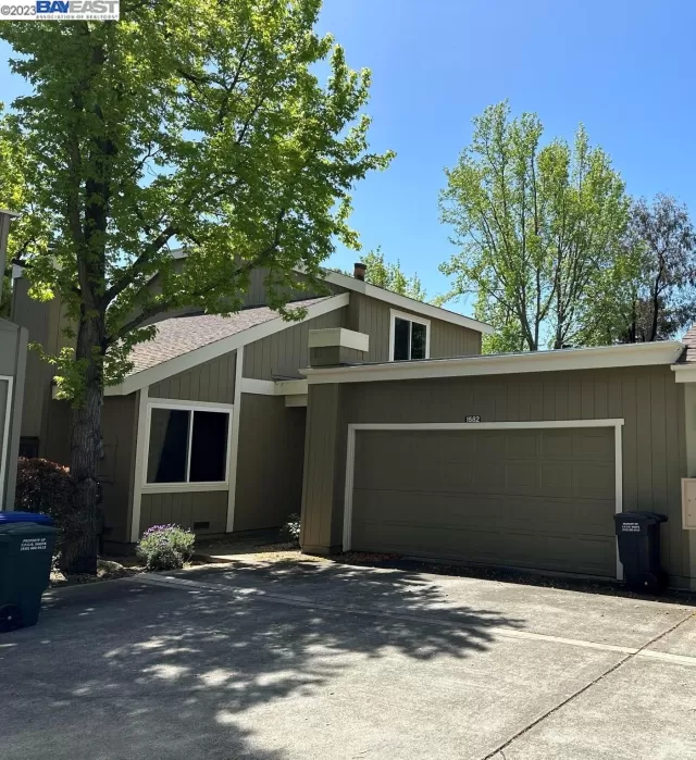 MLS: 41028038 Condo For Sale