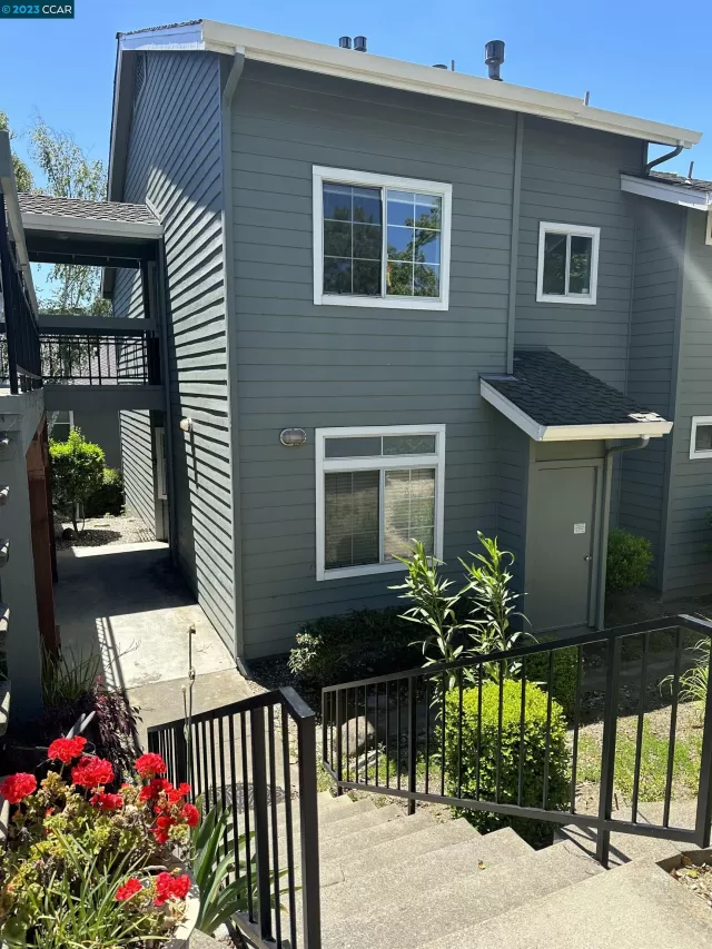 MLS: 41028062 Condo For Sale