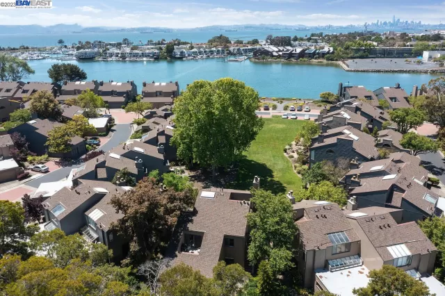 MLS: 41028104 Condo For Sale