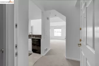 Photo #2: 41028228 Listing