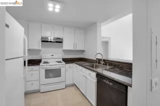 Photo #6: 41028228 Listing