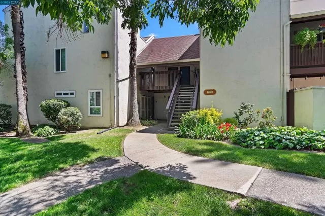 MLS: 41028320 Condo For Sale