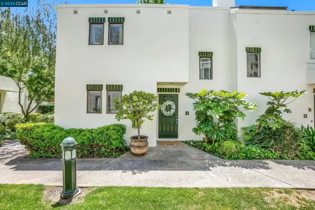 MLS: 41028353 Condo For Sale