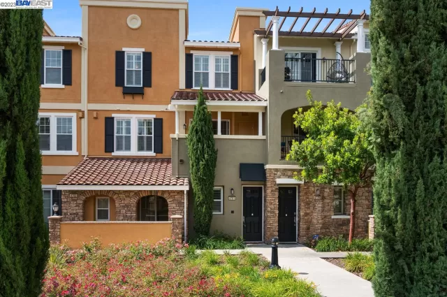 MLS: 41028355 Condo For Sale