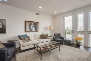 More Details about MLS # 41028377 : 3658 CAPITOL AVE # 518A